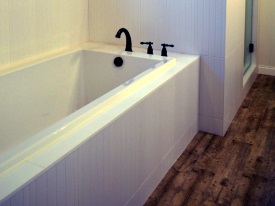 square corner bathtub photo